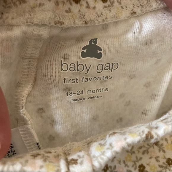 Baby GAP Girl Floral Pajama Set Size 18-24 Months - Picture 4 of 5